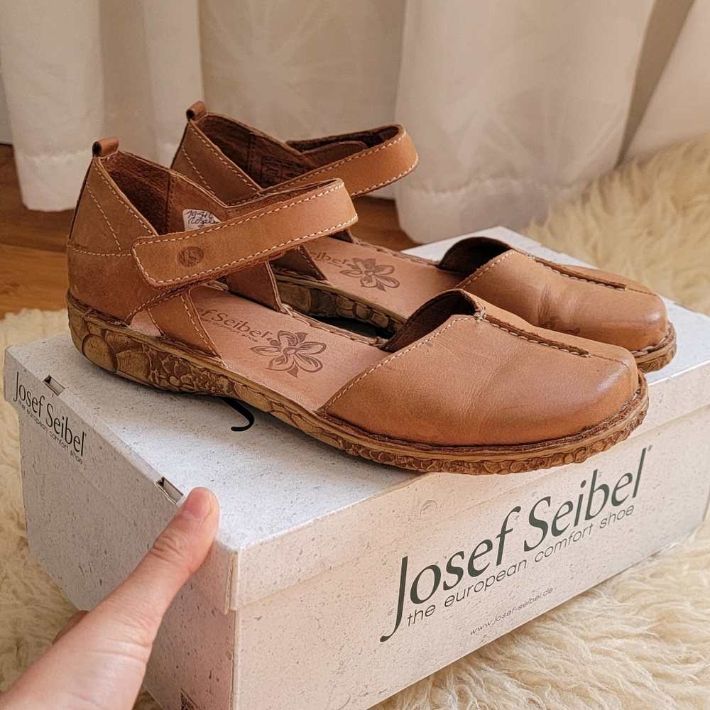 Adorable Leather Josef Seibel Flats